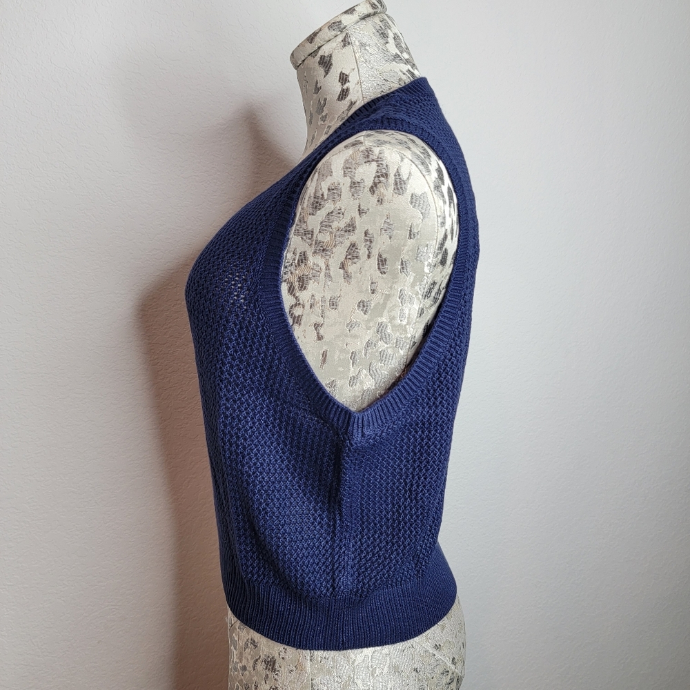 PINK Victoria's Secret Cambridge Knit Cropped Vest. - Picture 6 of 11